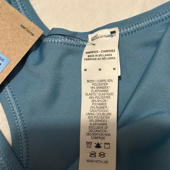 Nike Swoosh Racerback Medium Support Sports Bra in a size Medium NWT - Picture 3 of 5